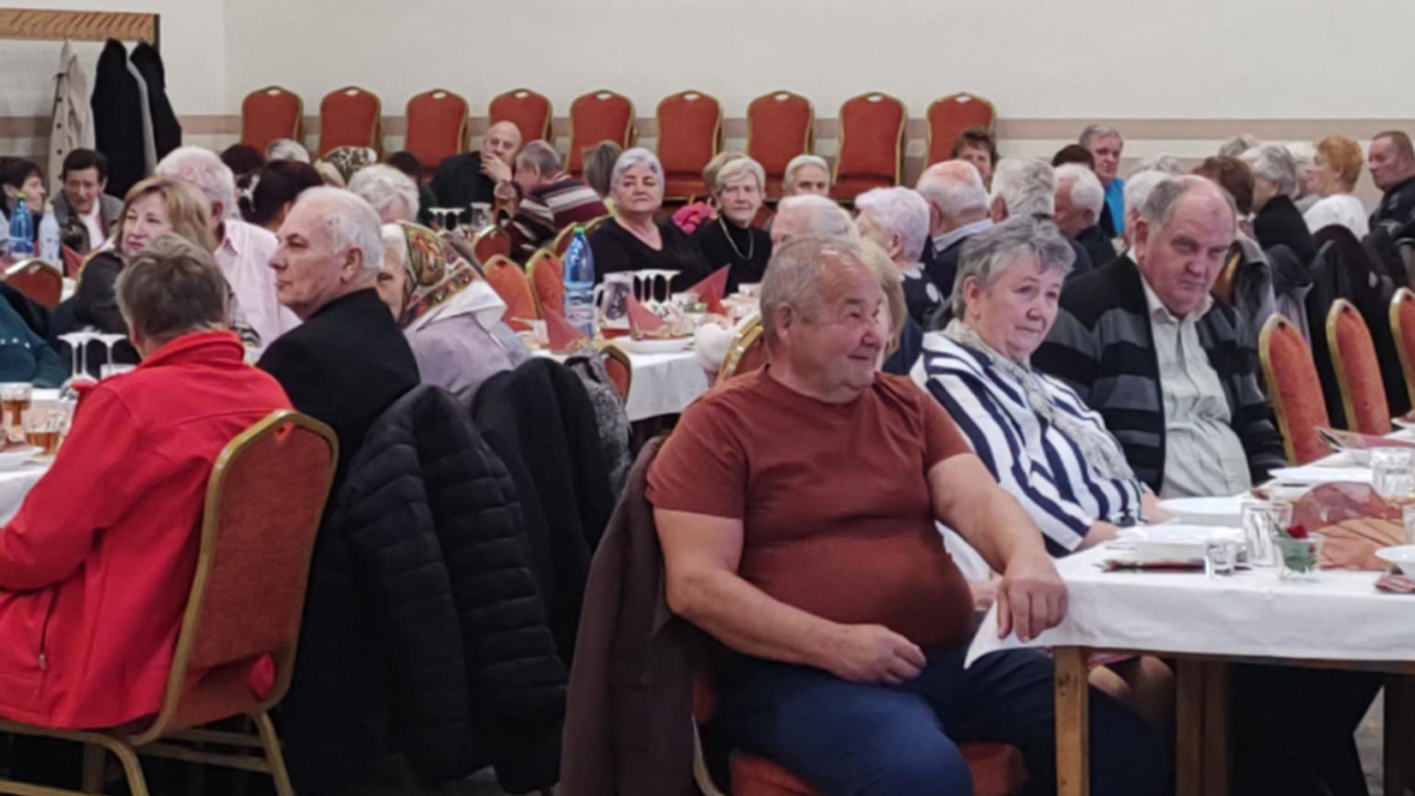 Fotografia fotogalérie Posedenie s dôchodcami 2024