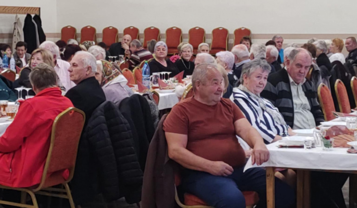 1. fotografia fotogalérie Posedenie s dôchodcami 2024