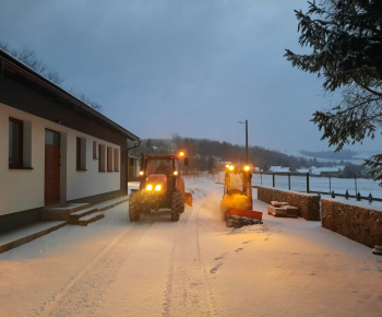 Nový obecný traktor a technika pre zimnú údržbu