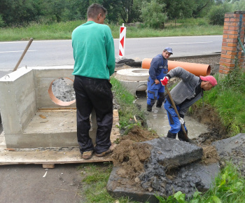 Výstavba chodníka na uličku - Hola hora
