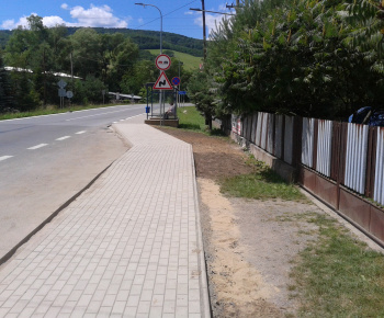 Výstavba chodníka na uličku - Hola hora