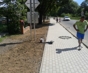 Výstavba chodníka na uličku - Hola hora