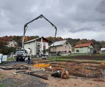 Začiatok výstavby bytového domu